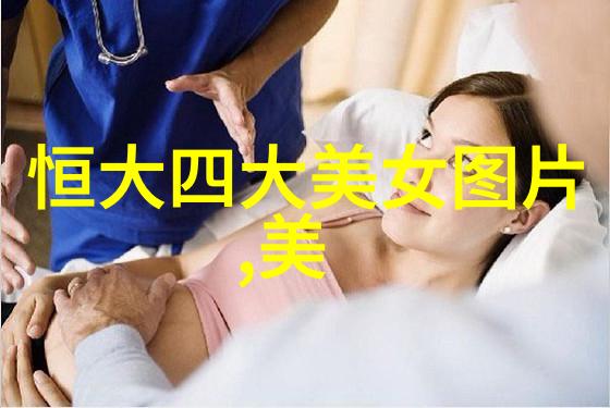 在月光下的秘密亲吻究竟是什么让这对帅哥和美女的唇畔燃起了无声的火花